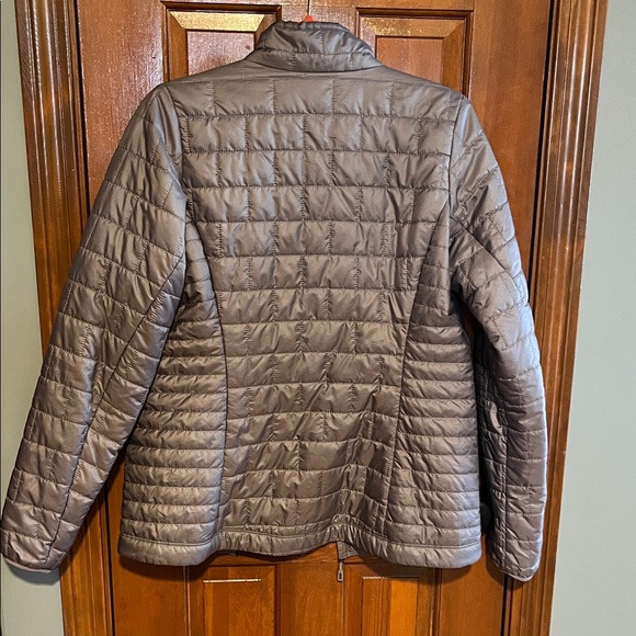 Patagonia Women's Nano Puff Insulated Jacket - Picture 4 of 5